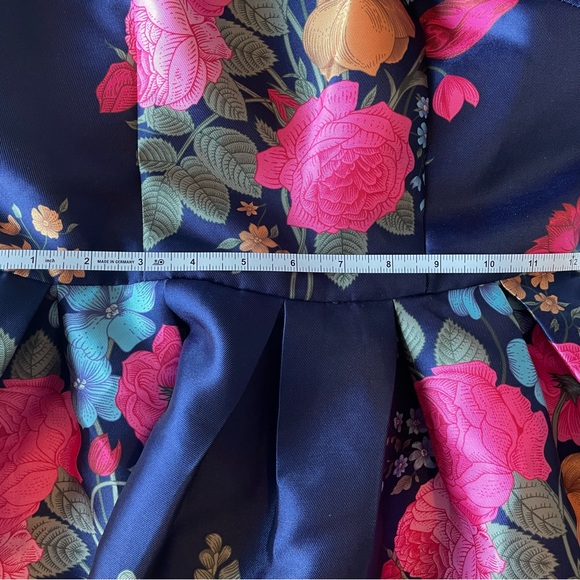 Chi Chi London UK8/US4 Fit and Flare Floral Dress in Beautiful Blue - Picture 6 of 8